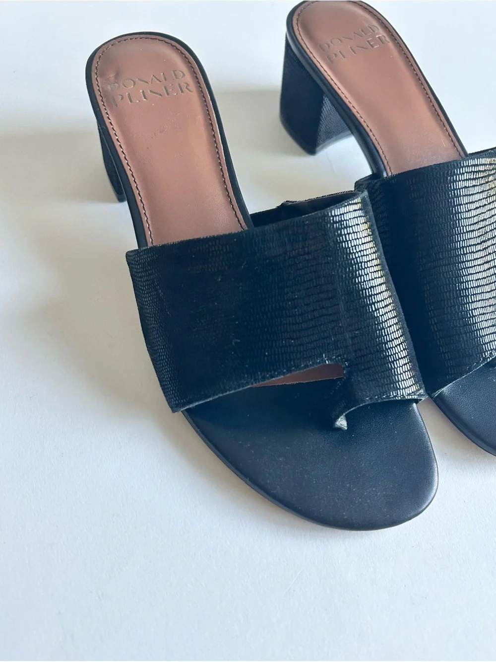 Donald Pliner NAIA 85 Black Leather Lizard Print Heeled Sandals size 7.5